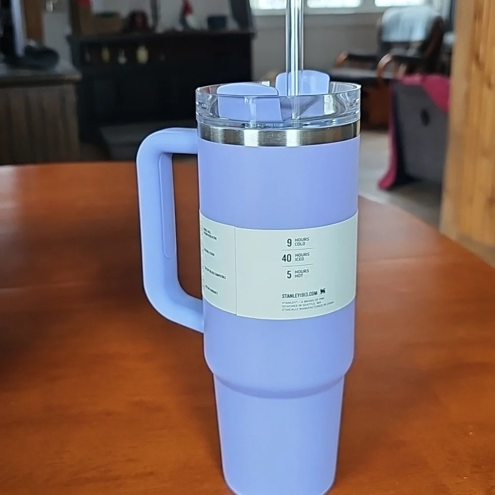 Stanley 30 oz Quencher H2.0 Tumbler - Picture 3 of 4